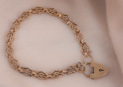 Lot 51 - A 9ct gold lozenge shape linked padlock clasped bracelet