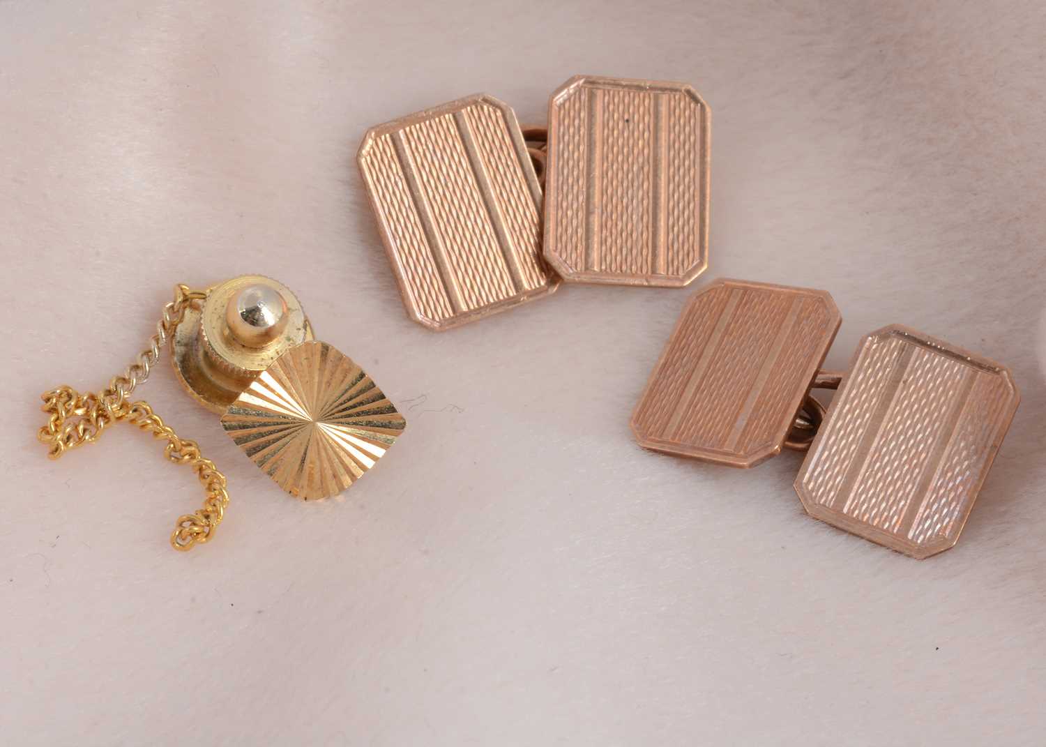 Lot 61 - A pair of 9ct gold engine turned rectangular cufflinks