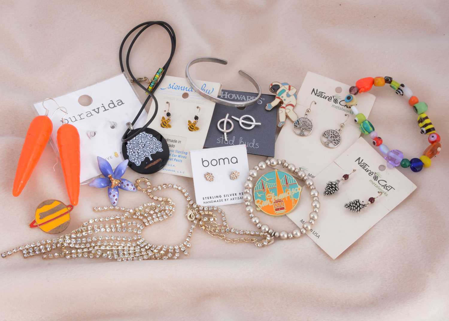 Lot 64 - A collection of costume jewellery