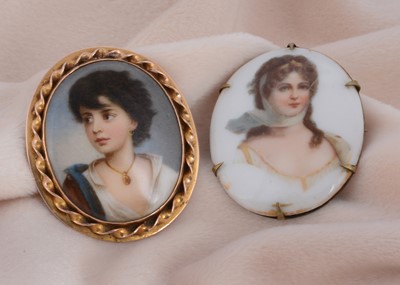 Lot 67 - A Vienna porcelain hand painted oval plaque of a young child