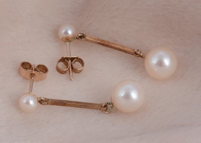 Lot 69 - A pair of 9ct gold cultured pearl drop earrings