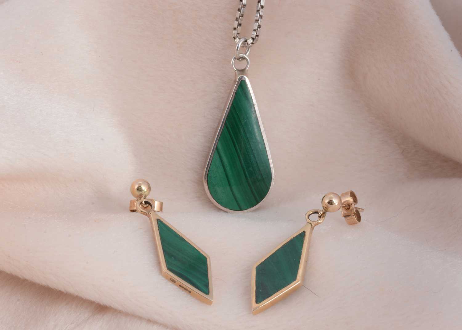 Lot 82 - A pair of 9ct gold malachite lozenge shaped ear drops