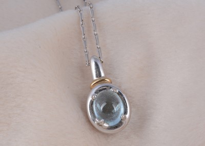Lot 106 - An aquamarine cabochon in 9ct gold claw set