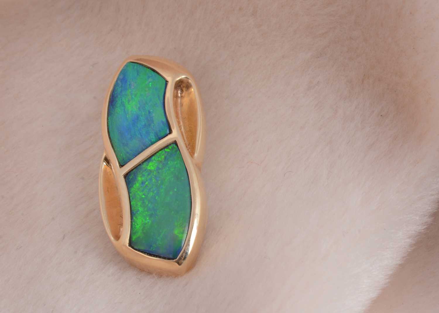 Lot 108 - A 14k marked yellow gold and black opal shaped pendant