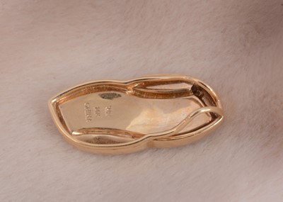 Lot 108 - A 14k marked yellow gold and black opal shaped pendant