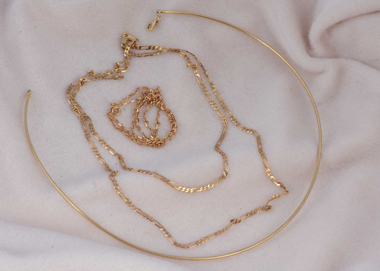 Lot 117 - Two 9ct gold chains