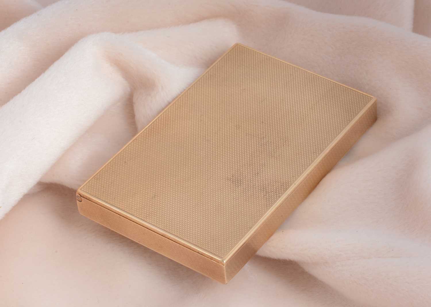 Lot 119 - An Asprey art deco 9ct gold compact