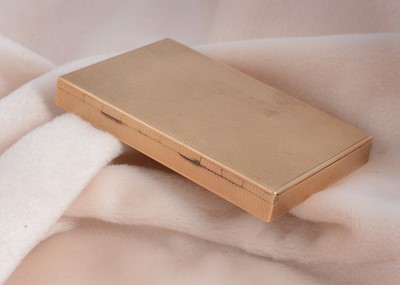 Lot 119 - An Asprey art deco 9ct gold compact