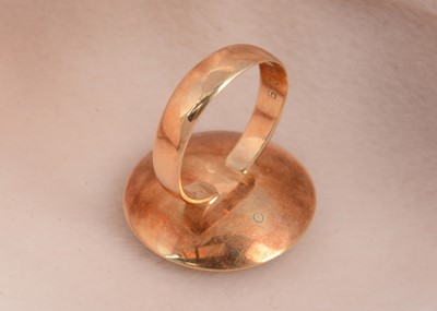 Lot 120 - A Chinese jadeite jade target ring