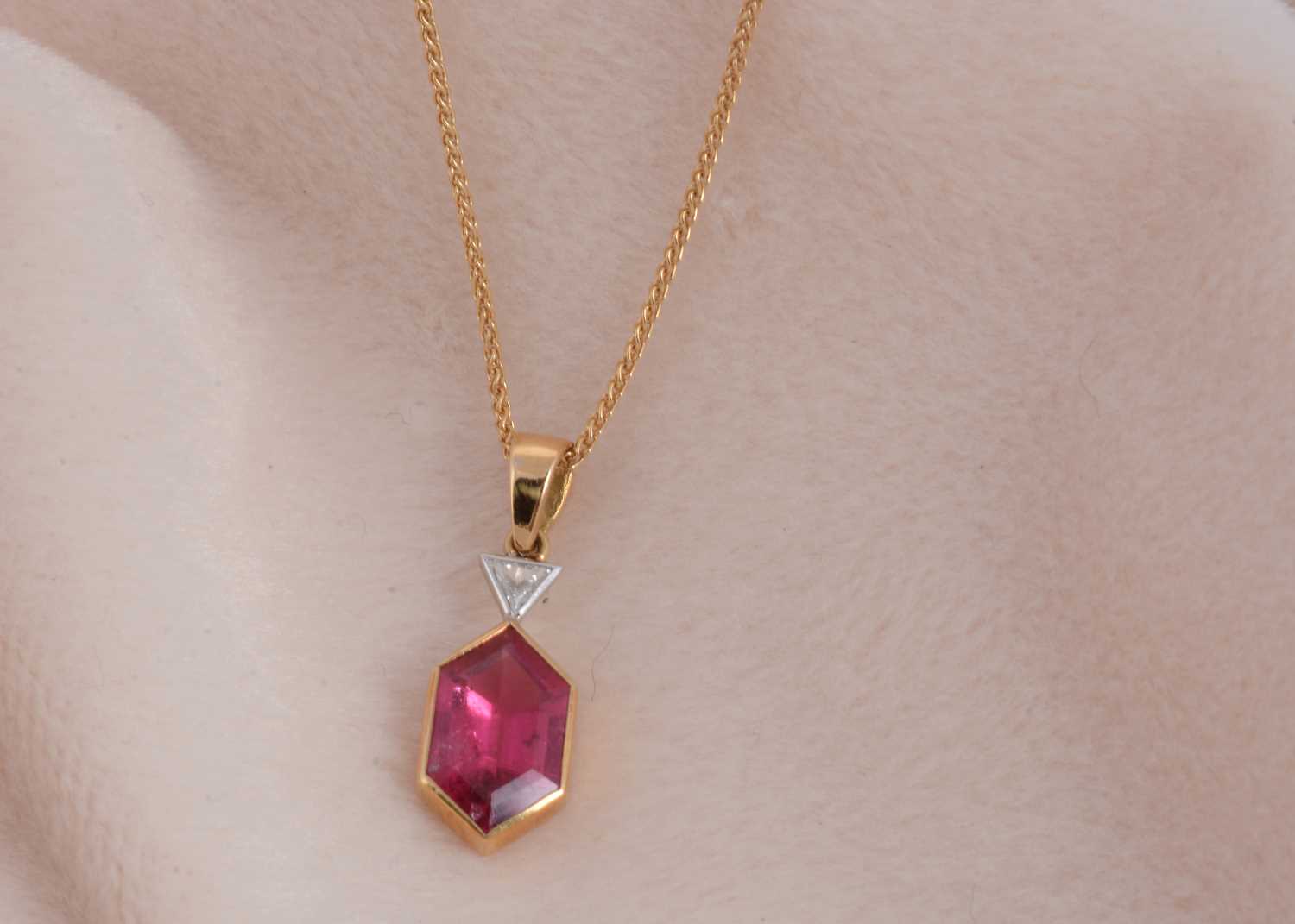 Lot 121 - An 18ct gold rubellite and diamond drop pendant
