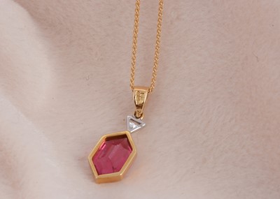 Lot 121 - An 18ct gold rubellite and diamond drop pendant