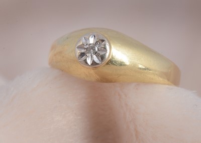 Lot 125 - A 14ct gold illusion set diamond dress ring