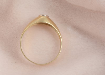 Lot 125 - A 14ct gold illusion set diamond dress ring