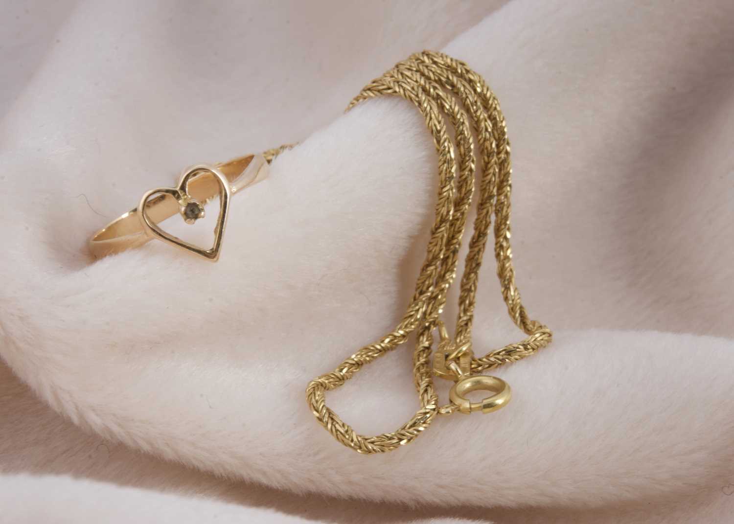 Lot 131 - An 18ct gold ropetwist necklace