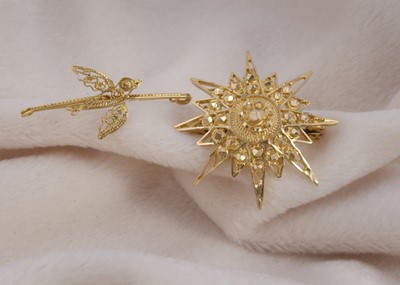 Lot 132 - A Middle Eastern yellow metal star brooch