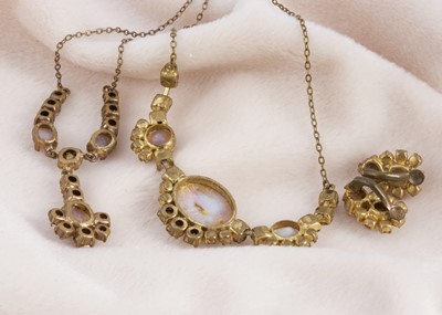 Lot 134 - A Vauxhall glass and paste set necklace