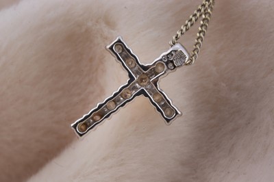 Lot 137 - An 18ct white gold diamond set cross pendant on a white gold fine curb link chain