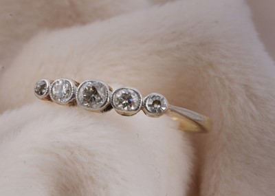 Lot 140 - An Edwardian 18ct gold five stone diamond dress ring