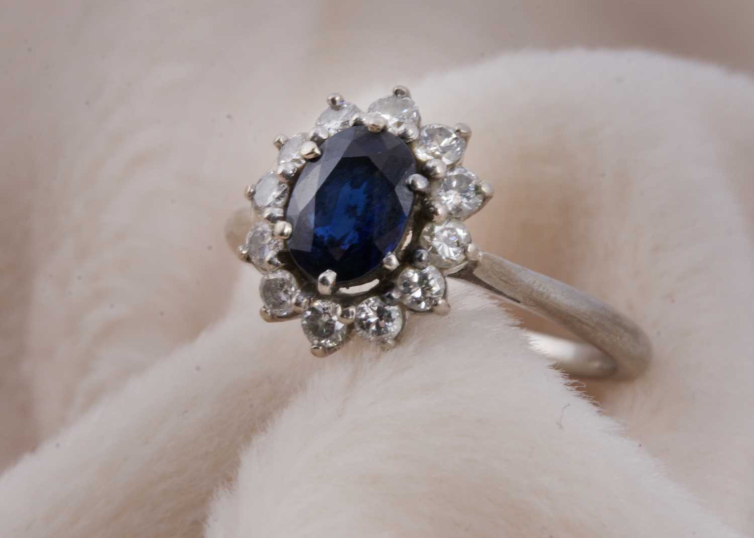 Lot 142 - A sapphire and diamond cluster ring