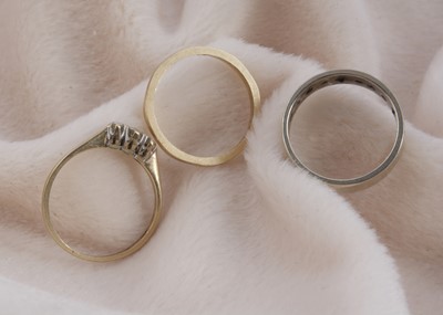 Lot 146 - Three gold rings