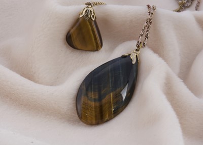 Lot 147 - A 9ct gold curb link necklace