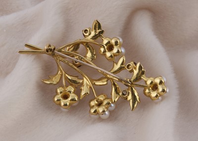 Lot 150 - A 9ct gold garnet and pearl floral brooch