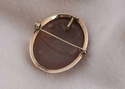 Lot 157 - An early 20th Century shell carved cameo brooch or pendant