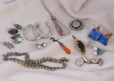 Lot 166 - A collection of silver jewels