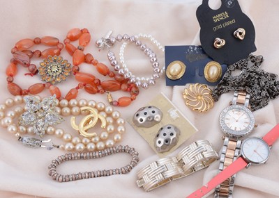 Lot 167 - A large collection of costume jewellery