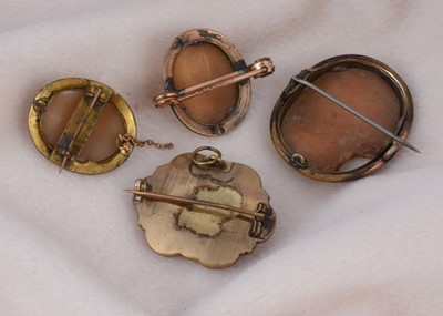 Lot 173 - A 19th Century plaited hair black enamel and gilt metal mourning brooch