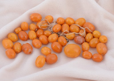 Lot 183 - A collection of loose amber butterscotch beads