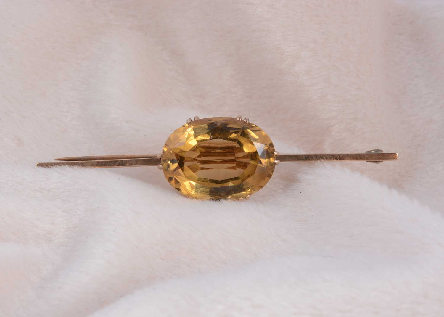 Lot 185 - A citrine 9ct gold bar brooch