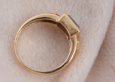 Lot 192 - A 14ct gold ammonite and diamond dress ring