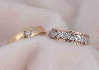 Lot 193 - A 9ct gold gentleman's gypsy set dress ring.