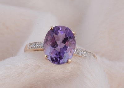 Lot 194 - A 9ct gold amethyst and diamond dress ring