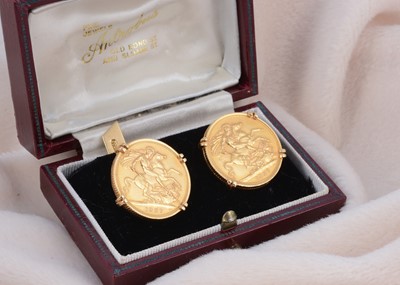 Lot 200 - A pair of 18ct gold mounted full sovereign cufflinks