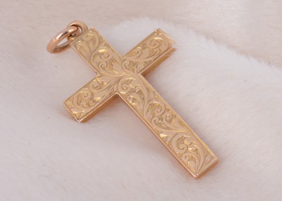 Lot 203 - A Victorian 15ct gold engraved cross pendant