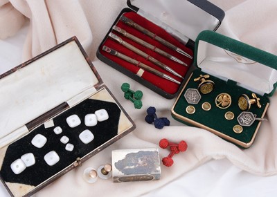 Lot 206 - A set of gentlaman's mother of pearl and seed pearl dress studs