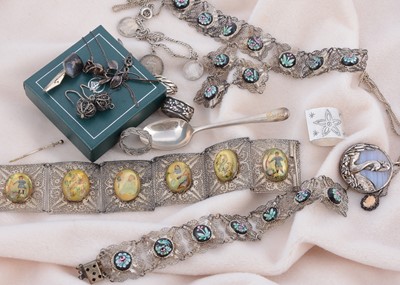Lot 211 - A quantity of silver jewellery