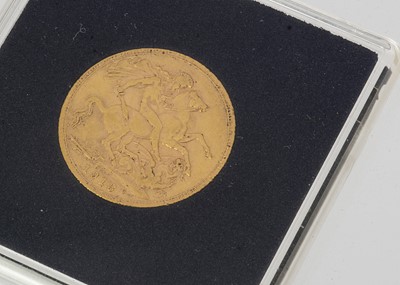 Lot 114 - A George V full gold sovereign