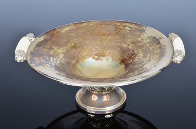 Lot 229 - An Art Deco period silver dish by Charles Boyton