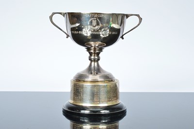 Lot 250 - A George V later engraved golf presentation trophy on stand
