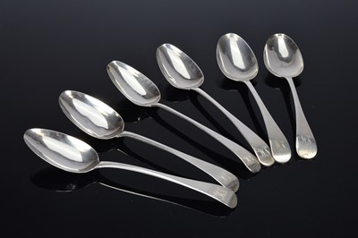 Lot 251 - An harlequin set of six Georgian period silver table spoons