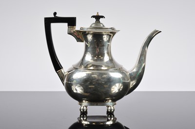 Lot 267 - An early George V silver coffee pot
