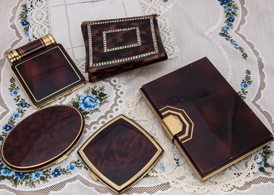 Lot 306 - 1930s and 1940s tortoiseshell effect compacts