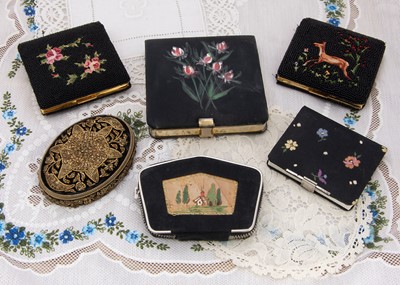 Lot 307 - 1930s and 1940s beadwork and embroidery decorated black fabric compacts