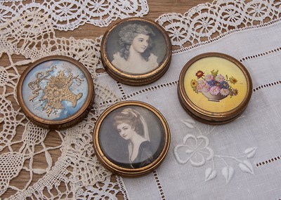 Lot 313 - Four 1930s gilt metal Dubarry circular compacts