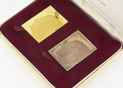 Lot 127 - A 1970s Hallmark Replicas Limited commemorative 22ct gold stamp ingot and a silver stamp ingot