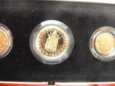 Lot 131 - A cased 1989 Royal Mint 500th Anniversary 1489-1989 Gold Proof Sovereign Three Coin Set