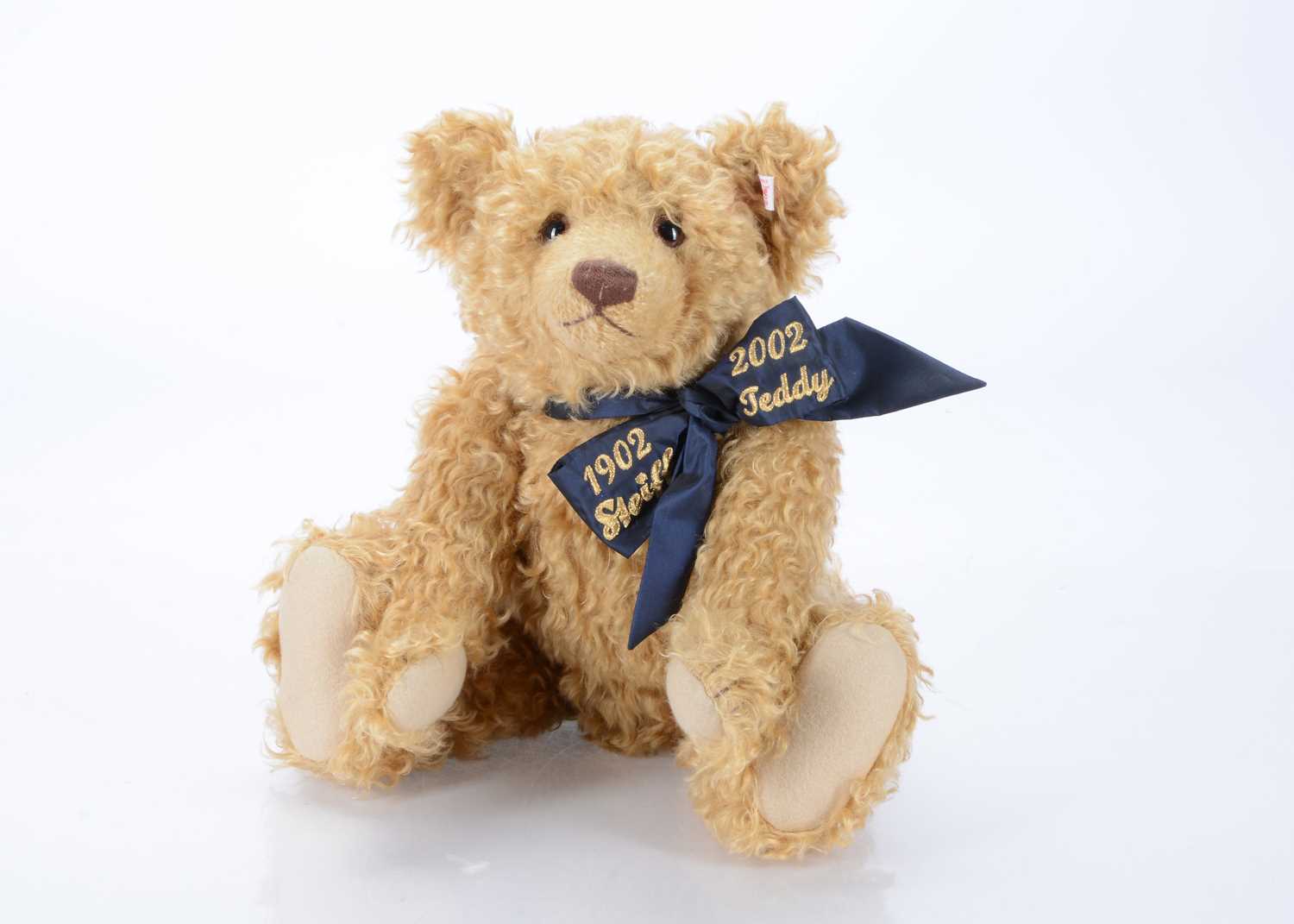 Lot 18 - A Steiff limited edition Centenary teddy bear